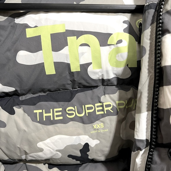 Aritzia TNA The Super Puff™ Goose Down Puffer Jacket XXS (White Camo) - Picture 3 of 3